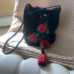 Velvet bucket bag. NWO TAG